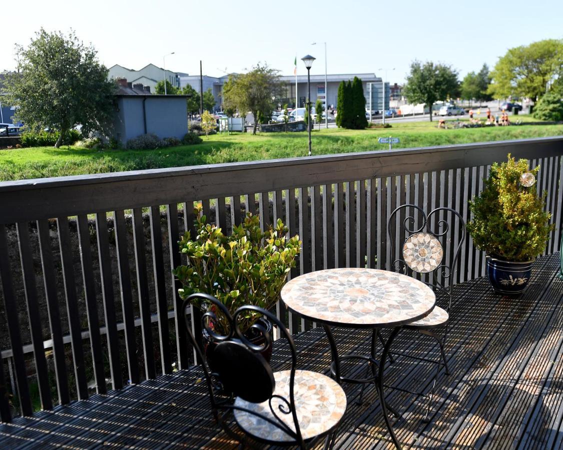Railway House Guest House Мълингар Екстериор снимка