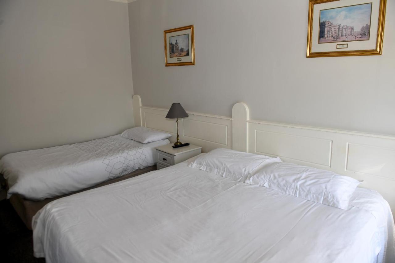 Railway House Guest House Мълингар Екстериор снимка